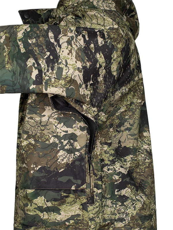 Close up of the pit zip that allows for efficient cool down. Jacket is shown in kakariki camo pattern.
